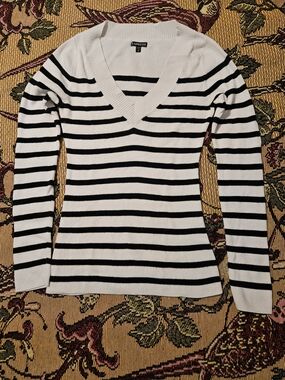 Express Women's Black & White Striped V-Neck Pullover Sweater